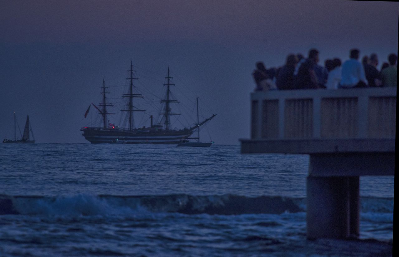 Il passaggio dell'Amerigo Vespucci Il passaggio dell'Amerigo Vespucci